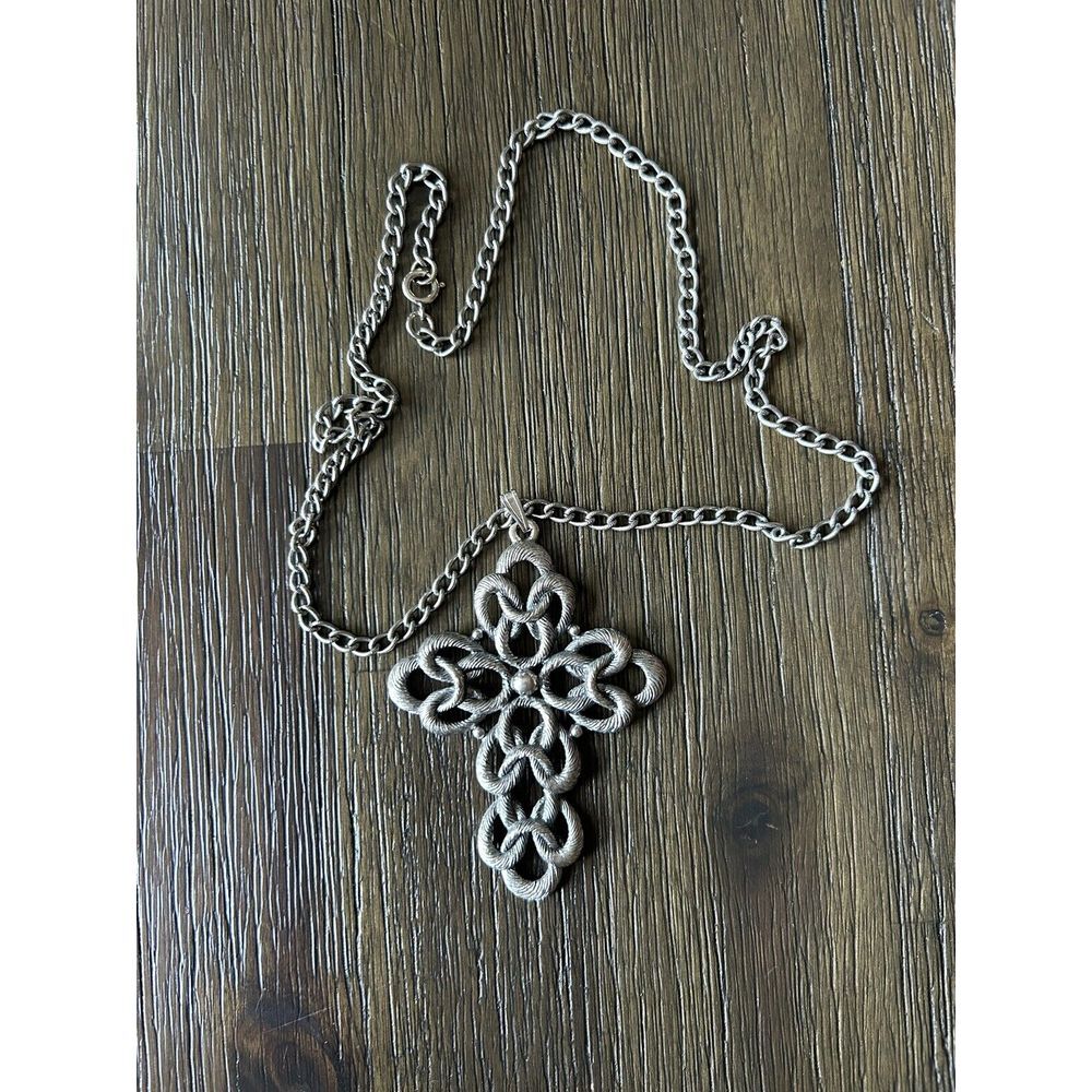 vintage 1972 sarah coventry cross necklace